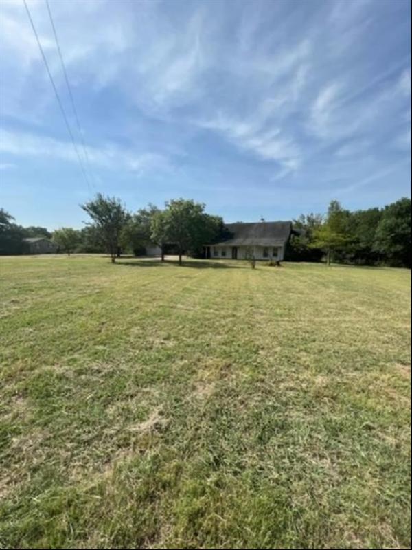 202 Shaw Road, Ennis TX 75119