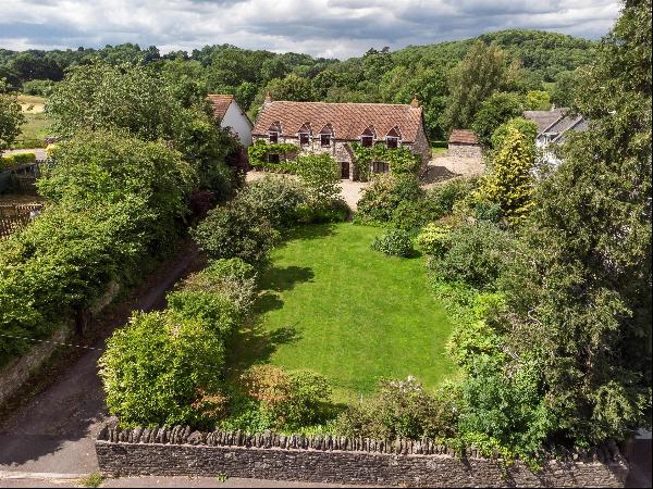 A detached 5 bedroom family home, well placed between the cities of Bath and Bristol.