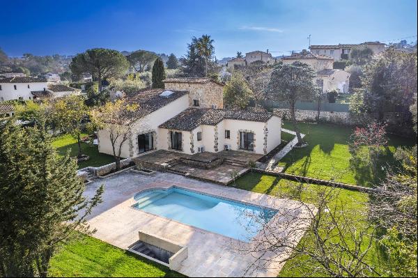 A stunning character house with pool and garden in Valbonne.