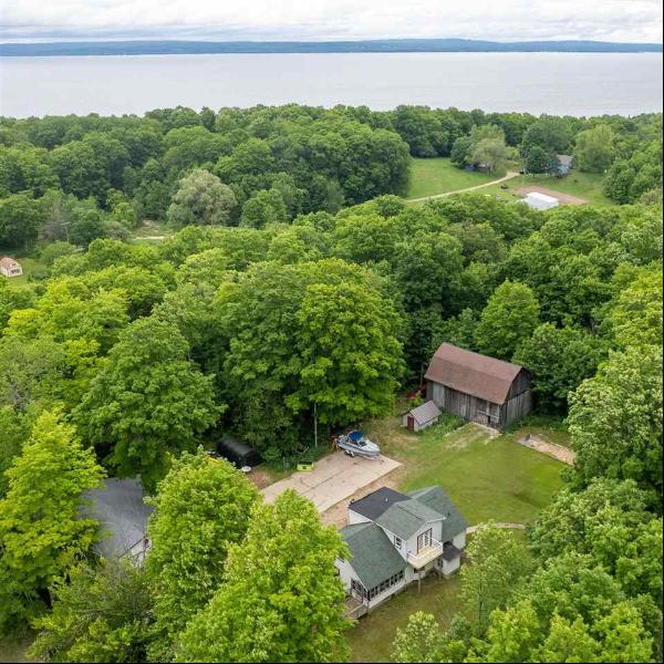 10860 Burnett Road, Charlevoix MI 49720