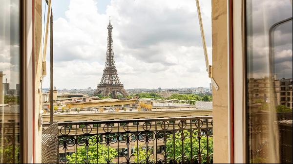 Stunnign property with exceptional views of the Eiffel Tower.