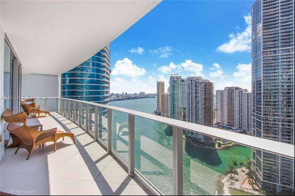 Breath-taking ocean views from this spacious & bright unit at the iconic Epic Residences. 