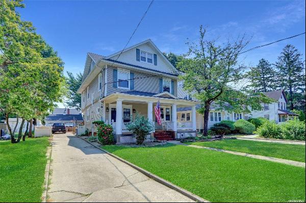 20 Pearsall Avenue, Lynbrook NY 11563