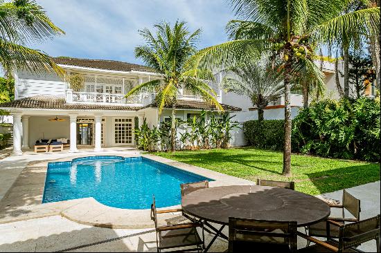 Renovated house with gourmet area and pool in Barra da Tijuca