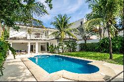 Renovated house with gourmet area and pool in Barra da Tijuca