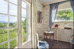 Maison meublee de caractere avec vue imprenable, dans un ecrin de verdure