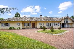 Maison meublee de caractere avec vue imprenable, dans un ecrin de verdure