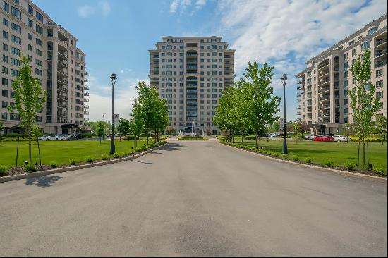 Laval (Chomedey) Residential