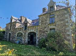 Pretty Mansion of 427sqm with outbuilding in a lovely park in Lannion