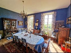 Pretty Mansion of 427m2 with outbuilding in a lovely park in Lannion