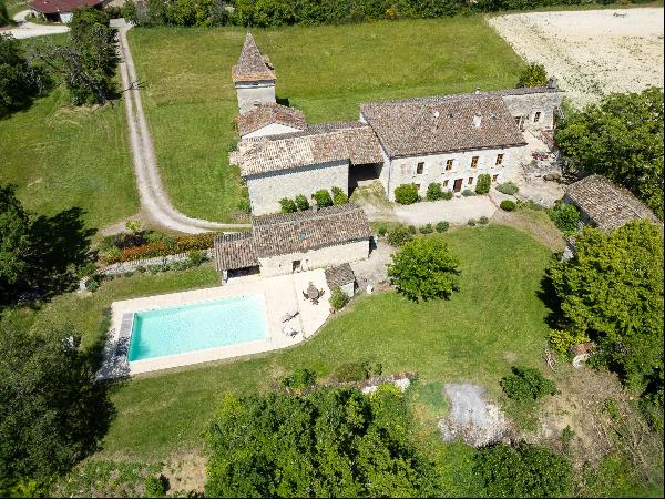 Bastide in the centre of the golden triangle