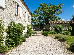 Bastide in the centre of the golden triangle