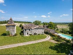 Bastide in the centre of the golden triangle