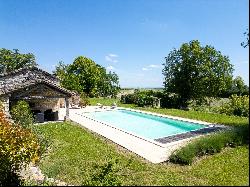 Bastide in the centre of the golden triangle