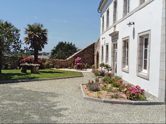 CAP SIZUN, NEAR POINTE DU RAZ, LARGE HOUSE WITH SEA VIEW