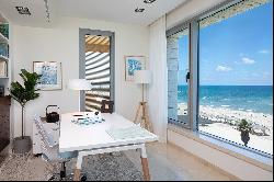 Exquisite Luxury Apartment By The Beach