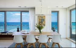 Exquisite Luxury Apartment By The Beach