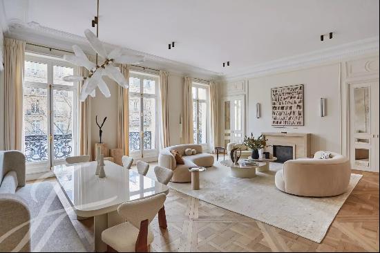 Golden Triangle - Exceptional three-bedroom apartment