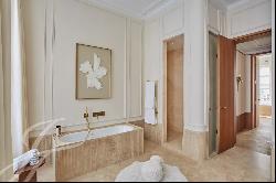 Golden Triangle - Exceptional three-bedroom apartment