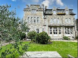 ROSCOFF, HISTORICAL BUILDING IN TOWN CENTER