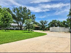 UPDATED COUNTRY HOME & ACREAGE FOR SALE IN LARUE TX