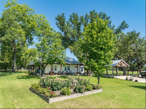 UPDATED COUNTRY HOME & ACREAGE FOR SALE IN LARUE TX