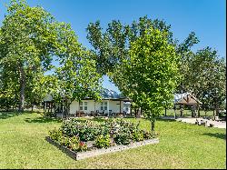 UPDATED COUNTRY HOME & ACREAGE FOR SALE IN LARUE TX