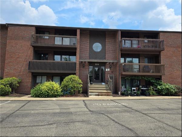 1202 Dutilh Rd #19, Cranberry Twp PA 16066