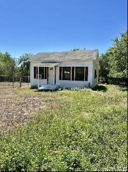 415 N 2nd Street, Uvalde TX 78801