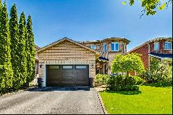 99 Holly Meadow Rd, Barrie ON L4N0A1