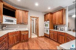 5618 S Shadow Wood Pl, Sioux Falls SD 57108