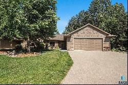 5618 S Shadow Wood Pl, Sioux Falls SD 57108