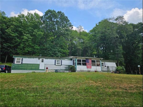 782 Thompson Rd, Sugarcreek Twp PA 16025