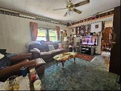 782 Thompson Rd, Sugarcreek Twp PA 16025