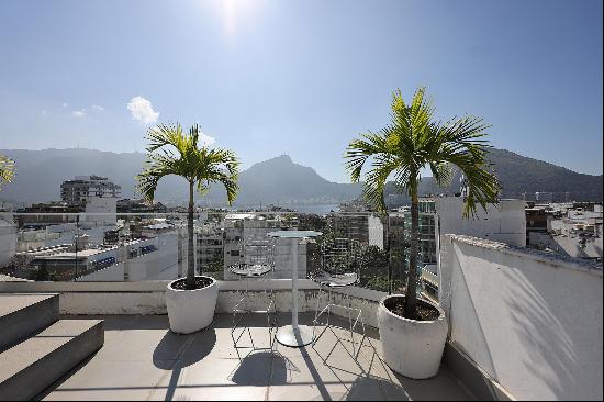 Triplex penthouse in prime Ipanema location