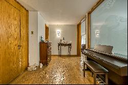 Spacious apartment in an excellent location.