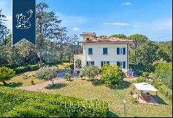 Luxury villa with turret for sale in Lucca