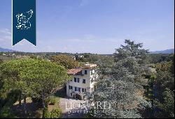 Luxury villa with turret for sale in Lucca