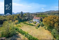 Luxury villa with turret for sale in Lucca