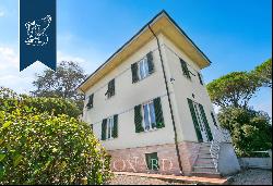 Luxury villa with turret for sale in Lucca