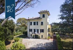 Luxury villa with turret for sale in Lucca
