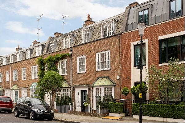 A rare lateral house with a private garage and a garden.