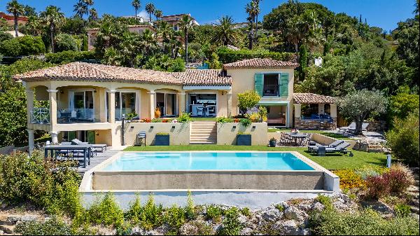 An elegant villa with spectacular sea views, in a private estate.