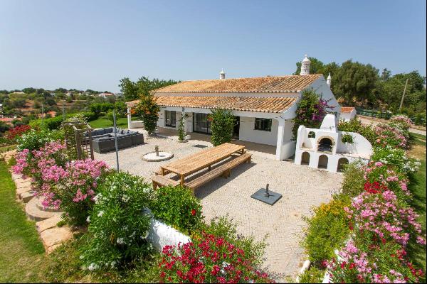 Outstanding estate with sea views in  Vale Formoso, Algarve.