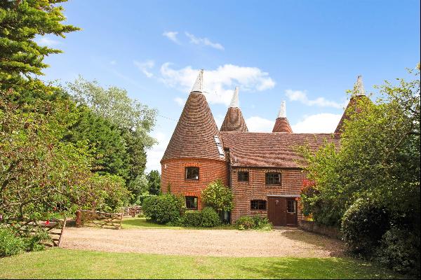 A fantastic five bedroom semi detached Oast House nestled on the outskirts of Collier Stre