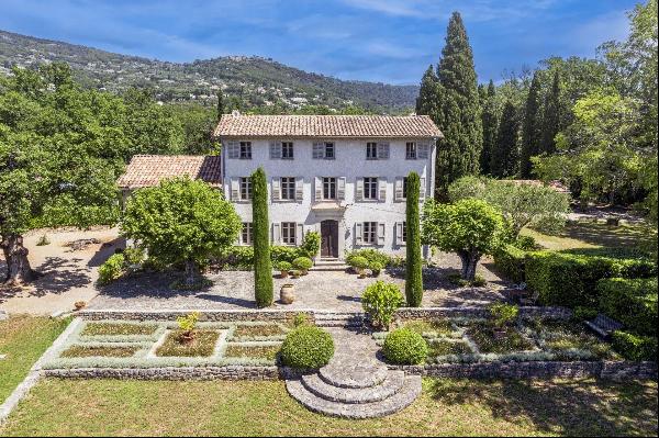 Stunning Property with guesthouses and vast land near Grasse.