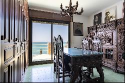 Impressive Villa with Direct Access to the Sea in Malaga