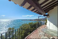 Impressive house on a cliff in Sitges with 360º panoramic views