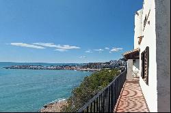 Impressive house on a cliff in Sitges with 360 panoramic views