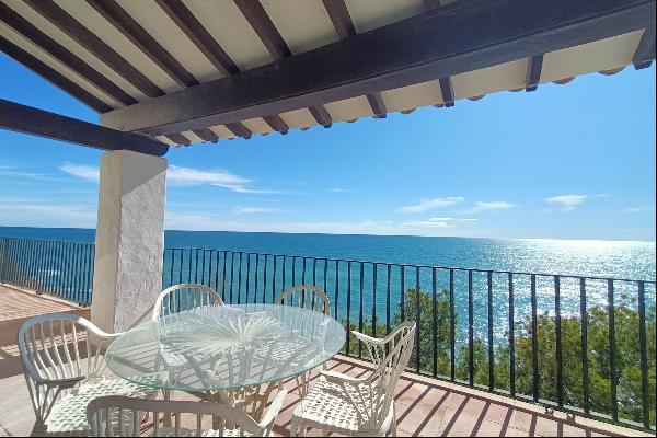 Impressive house on a cliff in Sitges with 360 panoramic views